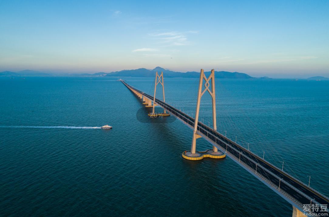 纪录电影《港珠澳大桥》走进北京语言大学