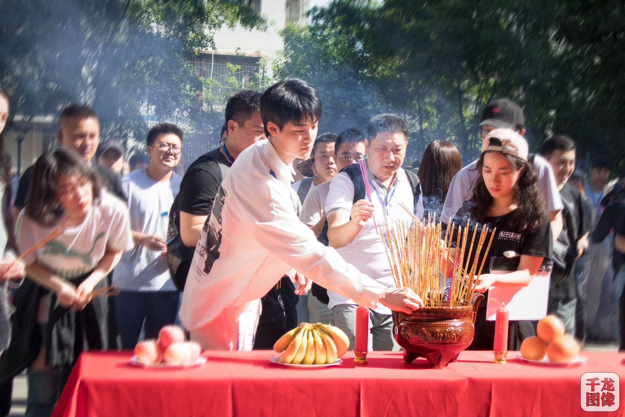 电影《兔子暴力》开机 俞更寅大荧幕初触电引期待