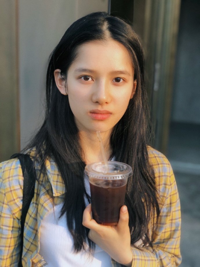 屈楚萧新片《我要我们在一起》合作新人张婧仪