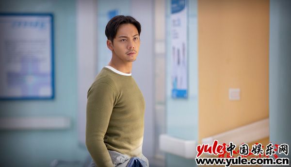 《橙红年代》全网播放量突破5亿！ 陈伟霆带领兄弟们堂堂正正做人