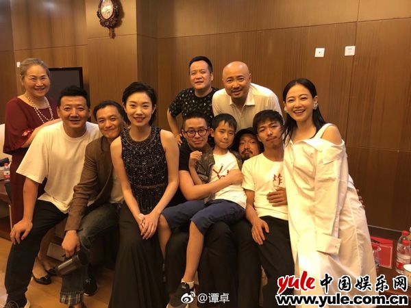 《药神》《延禧》剧组“合体”为谭卓庆生王传君周一围聂远等好友齐送祝福