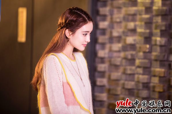 孟子义《星光》成穿搭范本 甜美造型引关注