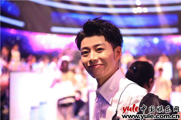 《国学小名士2》妙语连珠的主持人王晓龙，幕后却是小名士心中暖心的大哥哥！