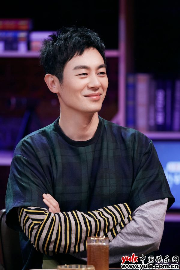 朱亚文《心动》露“姨夫笑”  被好友拉做“情感顾问”