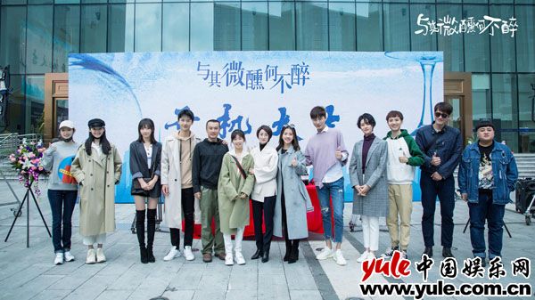 张婉清《与其微醺何不醉》化身杂志编辑 清冷禁欲攻气十足