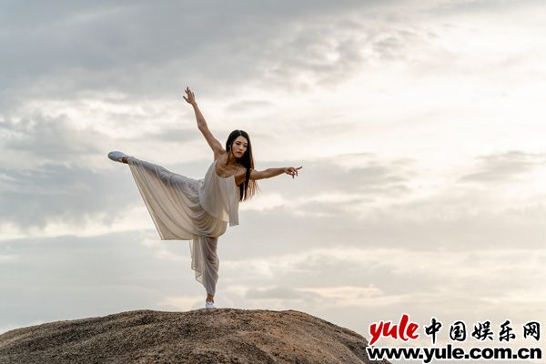 孙爽结束斯里兰卡拍摄之旅 《你永远在我身边》圆满杀青