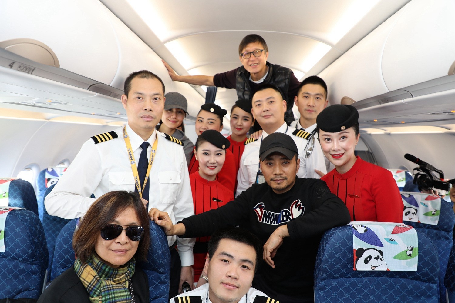 《中国机长》刘伟强张涵予 取经英雄机组重返蓝天