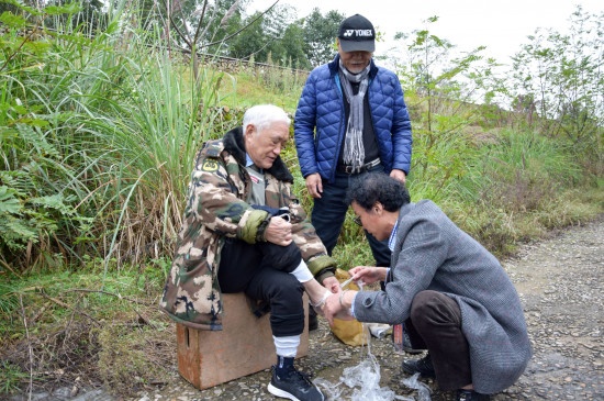 老艺术家牛犇加盟《歌带你回家》 本色出演老党员