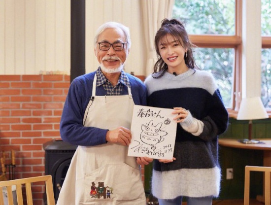 羡慕秦岚！任《龙猫》国内形象大使 与宫崎骏合影