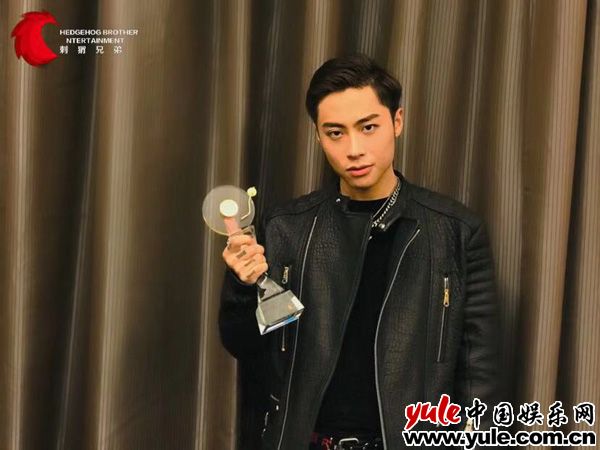 《中国新说唱》人气rapper ICE喜提亚洲音乐盛典“年度人气飙升说唱歌手”