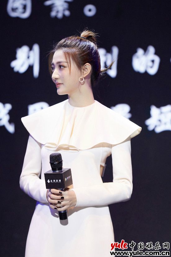 徐璐纯美亮相《风声》见面会 粉丝激动:女神来了！