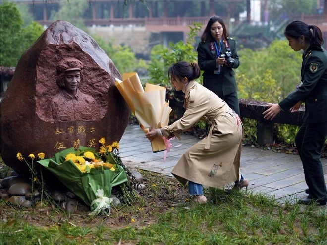电影《铭心岁月》展映式 走进伍兰英故乡苍溪县