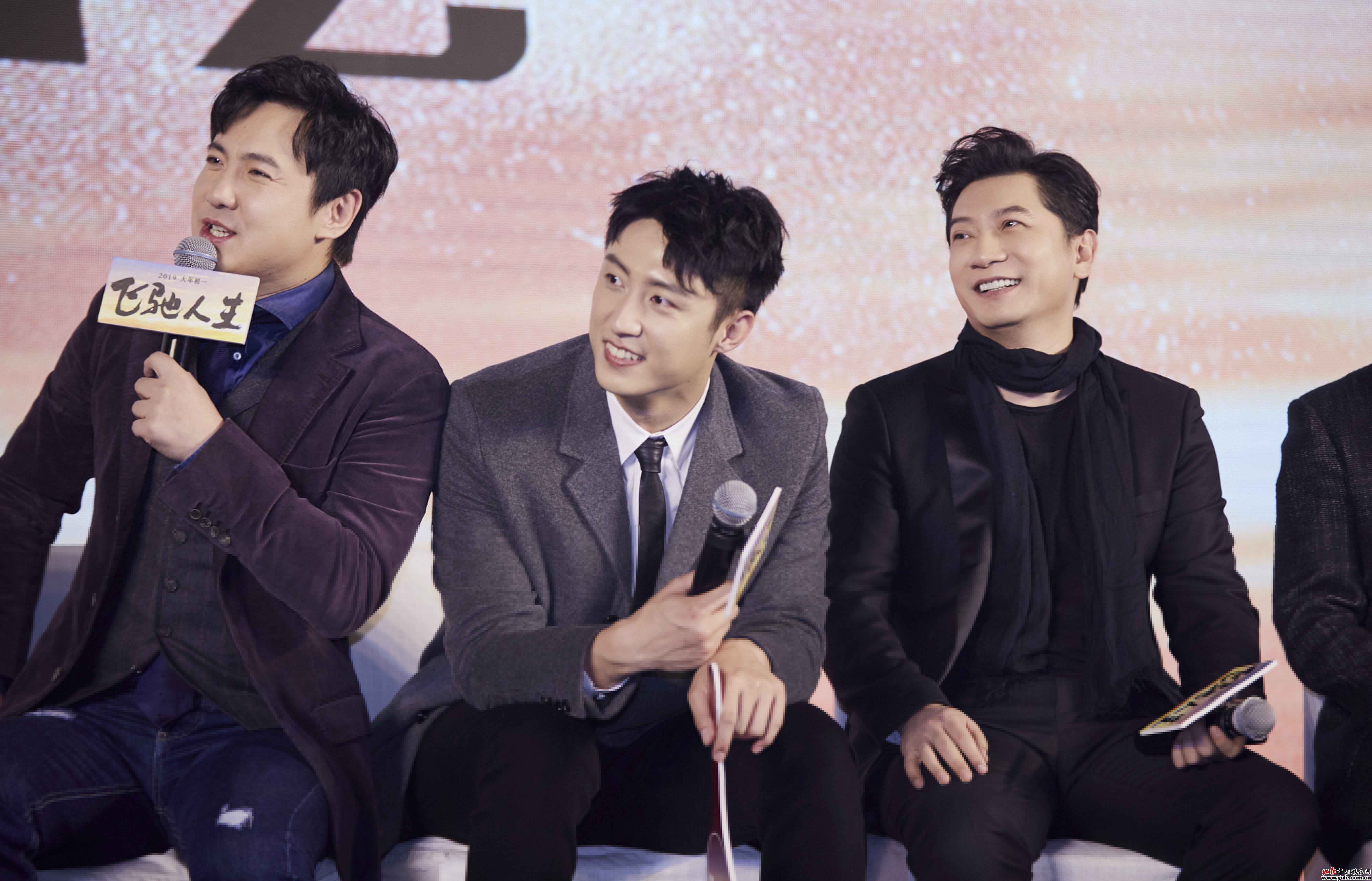 《飞驰人生》拍卖会 “四十亿票房黄金演员”田雨喜提黄景瑜赛车服