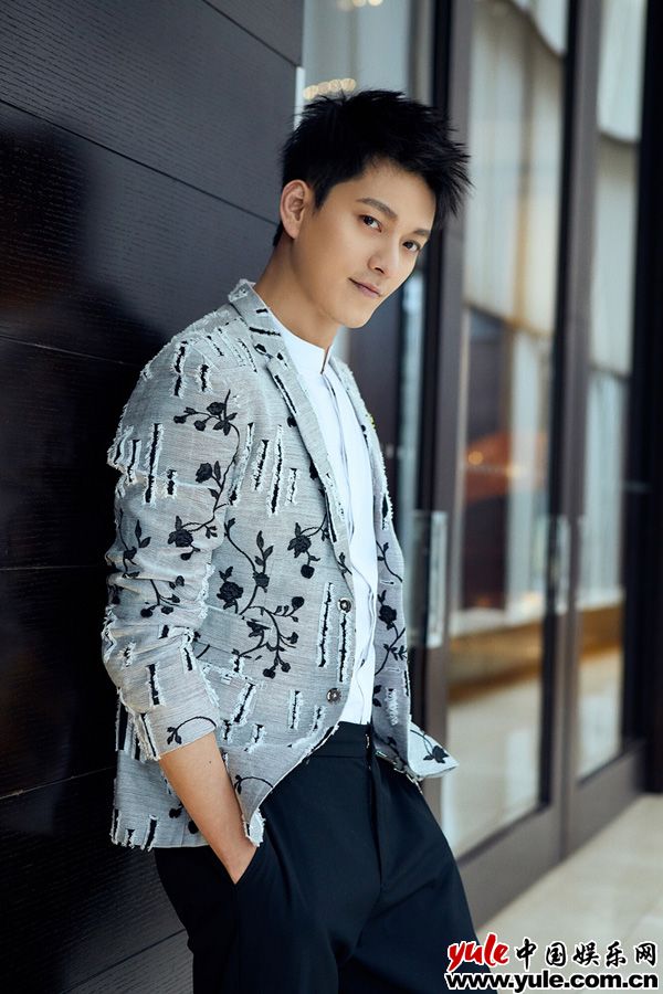 刘帅良亮相《飞驰人生》发布会      颠覆出演“禁欲系”男神