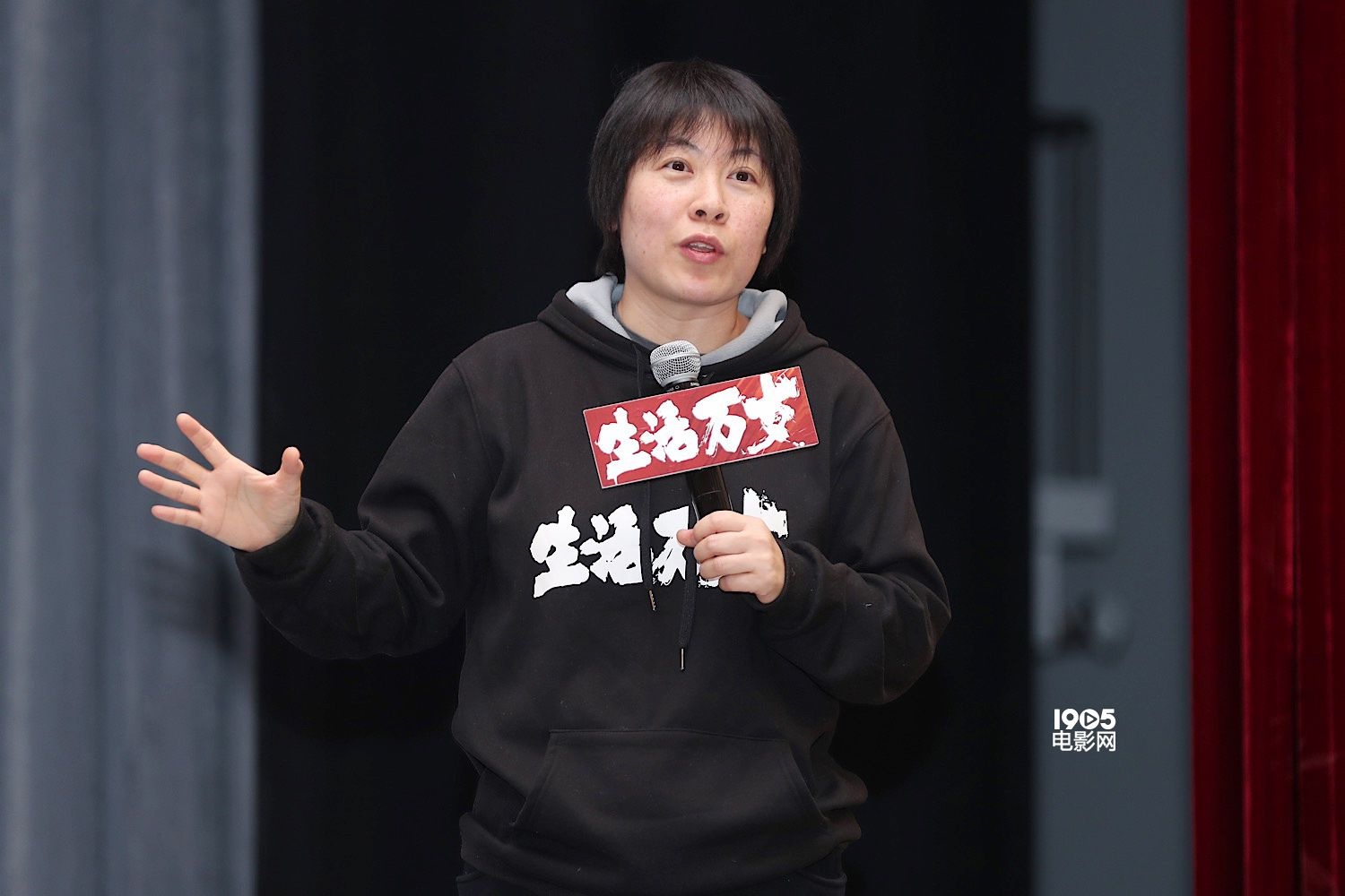 于丹解读《生活万岁》：再难的人生里也有光亮