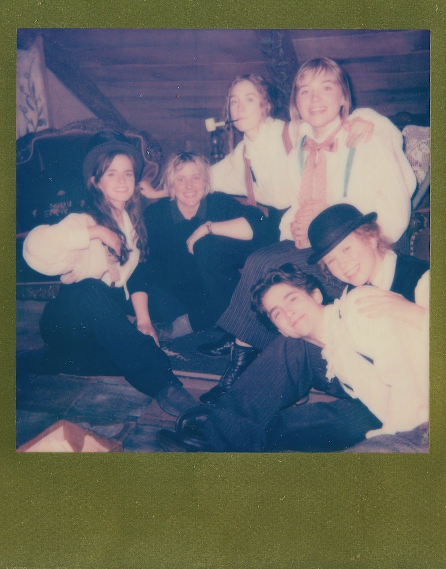 艾玛·沃森《小妇人》首度曝照 演员班底大聚集