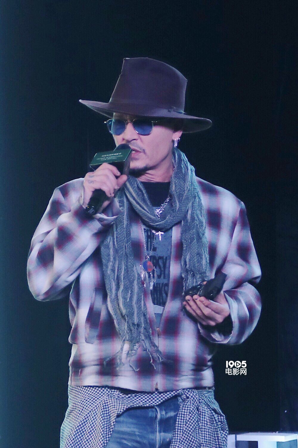 德普：看《剪刀手爱德华》，我哭得像个孩子一样