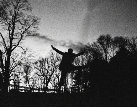 《利刃出鞘》杀青 导演曾执导《星球大战8》