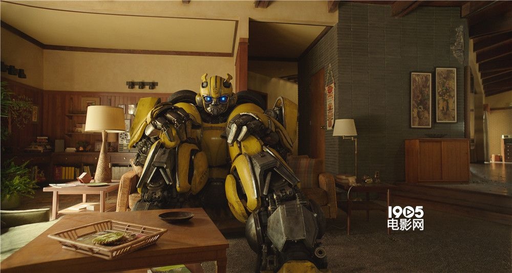 《大黄蜂》曝“叱咤蜂云”预告 战斗模式实力惊人