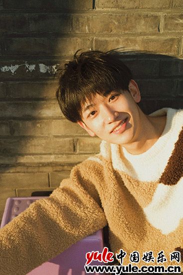 郭丞《疯犬少年的天空》开机 搭彭昱上演“废柴兄弟情”