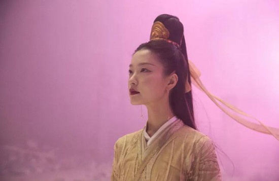 《天气预爆》曝来电版海报 肖央邂逅“仙女”杜鹃