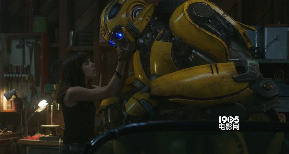 《大黄蜂》发布“三变金刚”片段 大黄蜂遭追杀