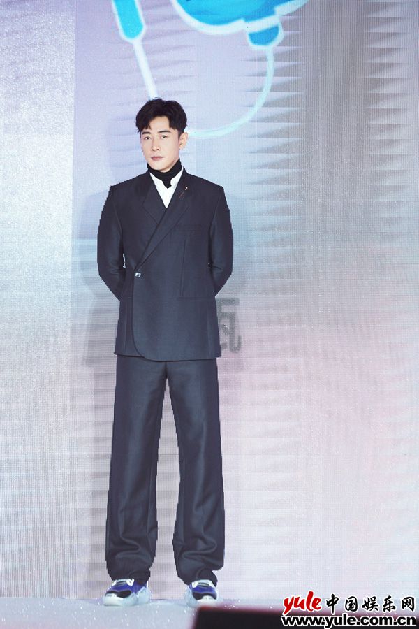 罗晋出席《幕后之王》发布会 争做坚持原创制作人