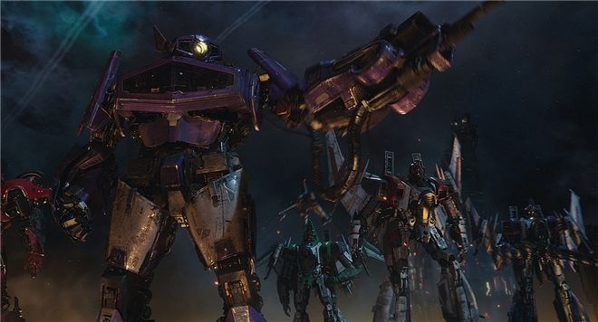 《大黄蜂》“密林追击”片段 大黄蜂陷凶险绝境