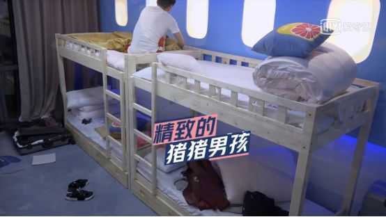 王炳翔不走寻常路 《演员的品格》一展铺床技能