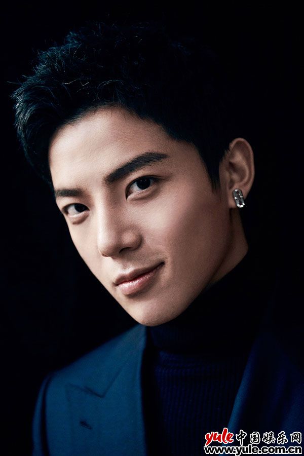 吴俊余携《艳势番》领奖 颠覆出演反派腹黑男