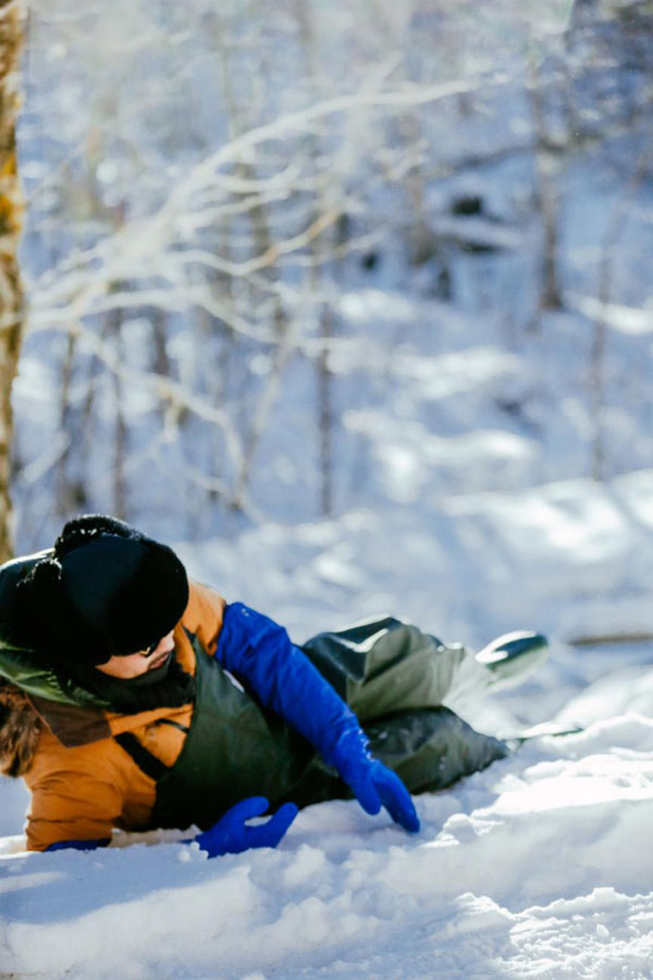 《野生厨房》汪涵雪地摆“撩人”姿势    左手写字现场作诗