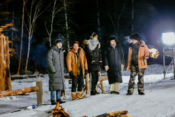 《野生厨房》汪涵秀“左手书法”  欧弟字太丑遭林更新狂“吐槽”