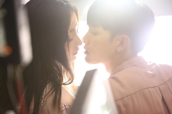 《光年2》高甜收官 王以纶许晓诺“牛奶吻”苏到炸