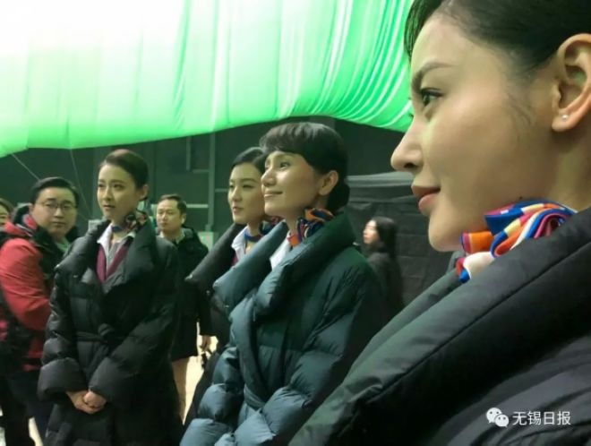 张天爱参演《中国机长》 获“英雄机组”原型探班