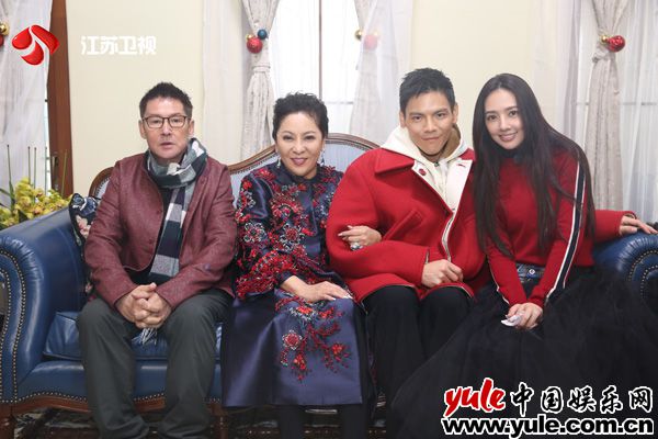 《最美的时光》这对CP太好磕！#向佐郭碧婷好甜#热搜第一  观众喊话“请你们原地结婚”