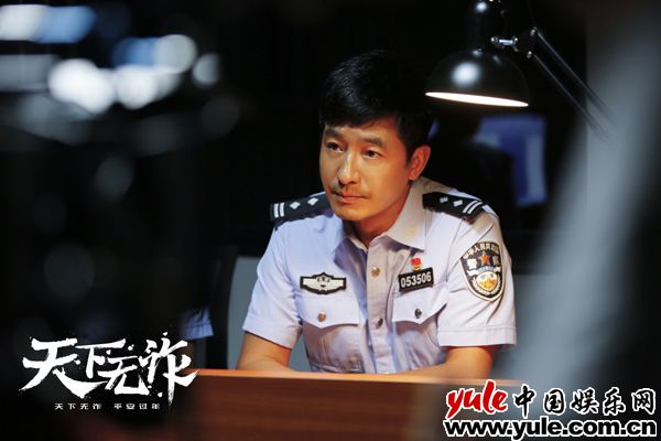 郭晓东现身《天下无诈》开播发布会 称因剧“发光一辈子的脾气”