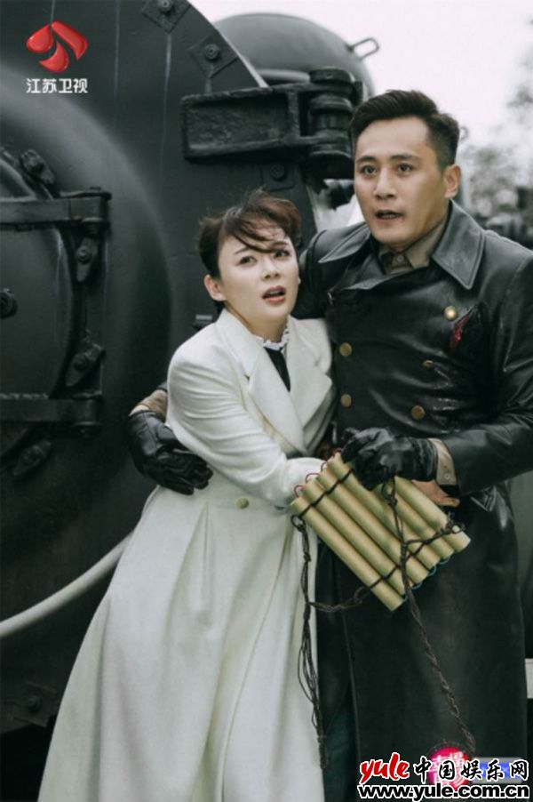 《国宝奇旅》聚焦故宫文物守护人，导演花箐:知识分子扛不动枪但扛起了文物