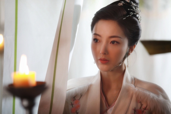 卓霖加盟出演《妖怪名单》 白衣胜雪美艳动人