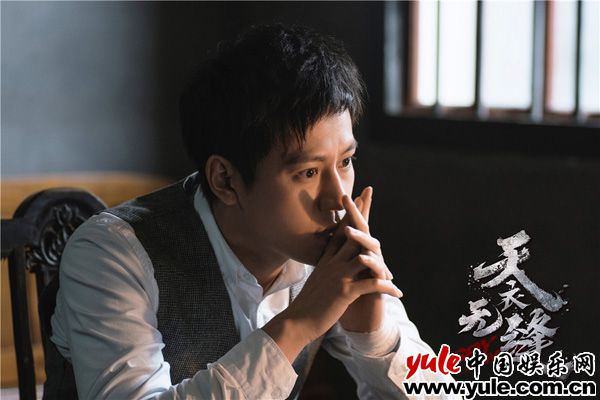 《天衣无缝》秦俊杰“装疯” 胡海锋吴刚配合默契引陆毅入网