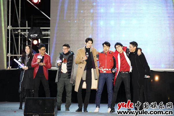 《最美的时光》收官之夜：吴尊舞狮挑战高空动作，向佐表白郭碧婷“我好喜欢你”