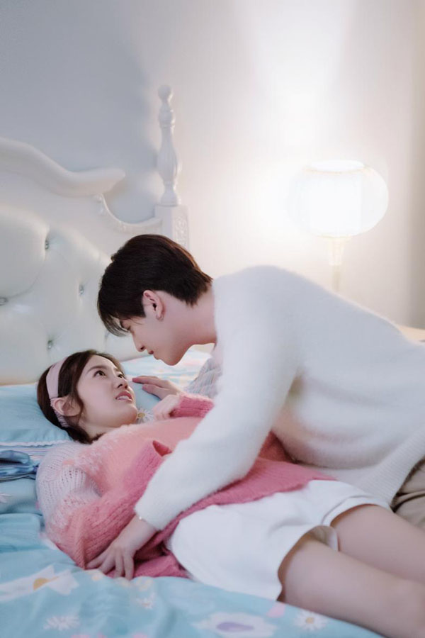《彗星来的那一夜》高甜升级 符龙飞汤梦佳开启“同居”生活