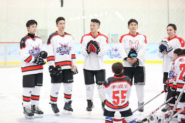 《大冰小将》首迎“冰爸冰妈”队挑战 易烊千玺暖心安慰小将 雷佳音致电遭嫌弃