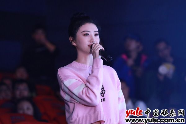 景甜现身电影《绿皮书》北京首映 呼吁给予孤独的人更多温暖