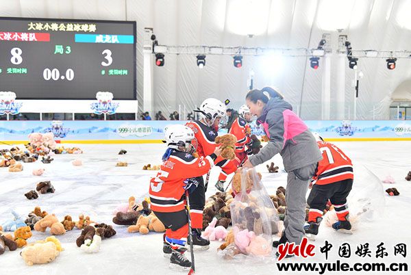 《大冰小将》“熊雨”感动全场 易烊千玺携小将助推冰球为公益而战