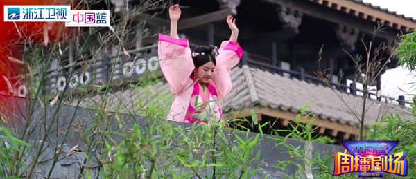 张含韵《重耳传奇》首支花絮曝光 酸甜女孩穿越古今片场欢乐多