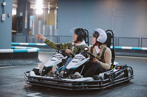 《女儿们的恋爱》傅园慧与男生约会 帐篷餐厅共进浪漫晚餐