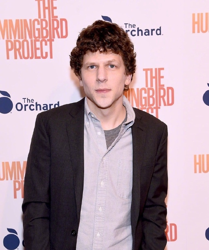 《蜂鸟计划》纽约放映卷西现身 烂番茄评分惨下降