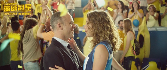 《篮球冠军》终极海报 票房远超《看不见的客人》