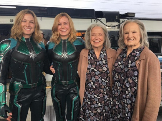 《惊奇队长》暴揍