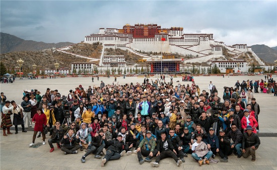 《中国机长》杀青定档9.30 刘伟强：中国人了不起